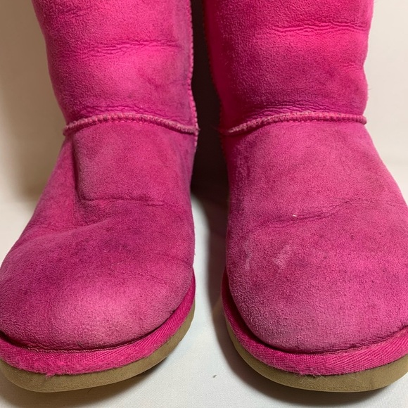 UGG Fuschia Girl’s Boots sz 4 - Picture 2 of 10